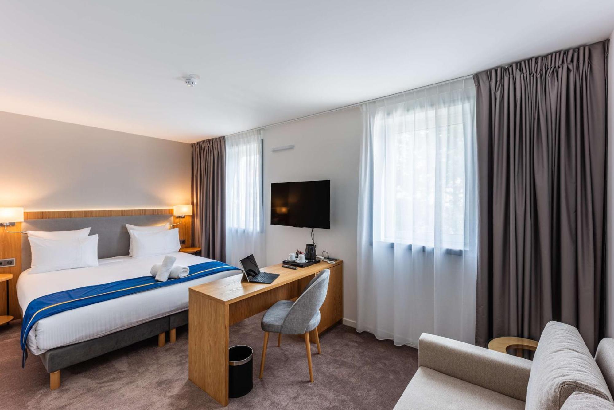 Brit Hotel Privilege Paris ロニー＝スー＝ボワ エクステリア 写真
