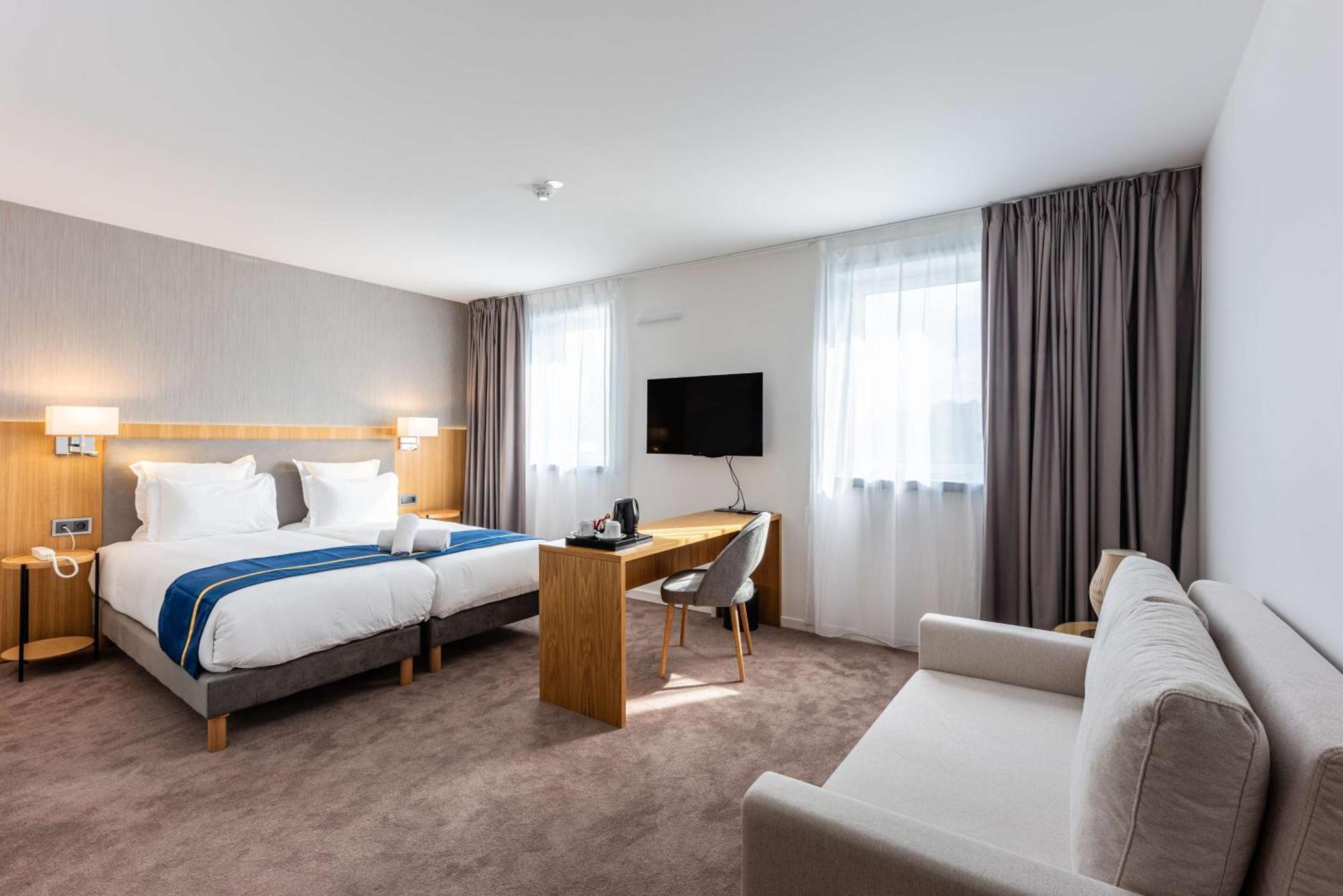Brit Hotel Privilege Paris ロニー＝スー＝ボワ エクステリア 写真