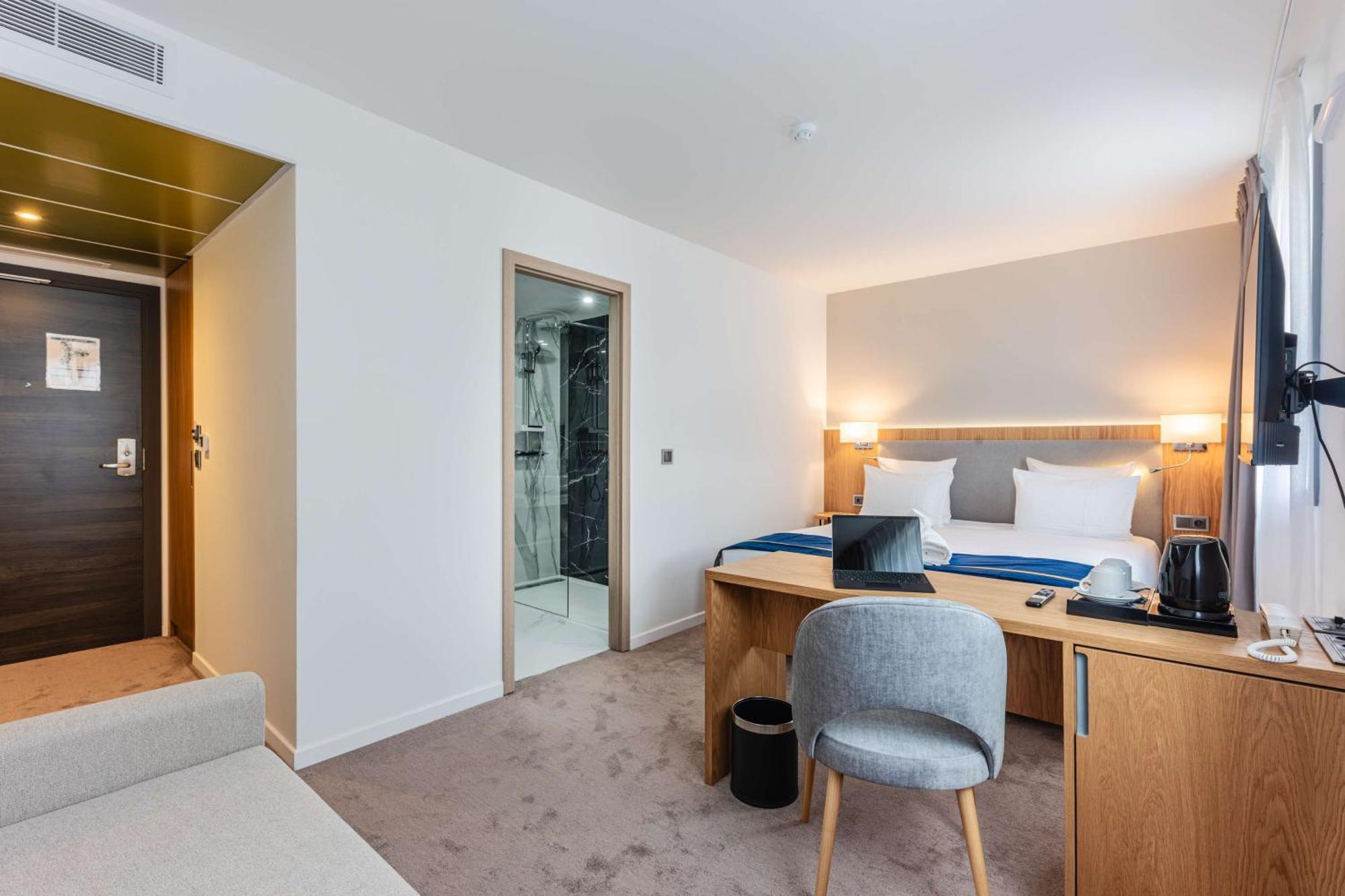Brit Hotel Privilege Paris ロニー＝スー＝ボワ エクステリア 写真