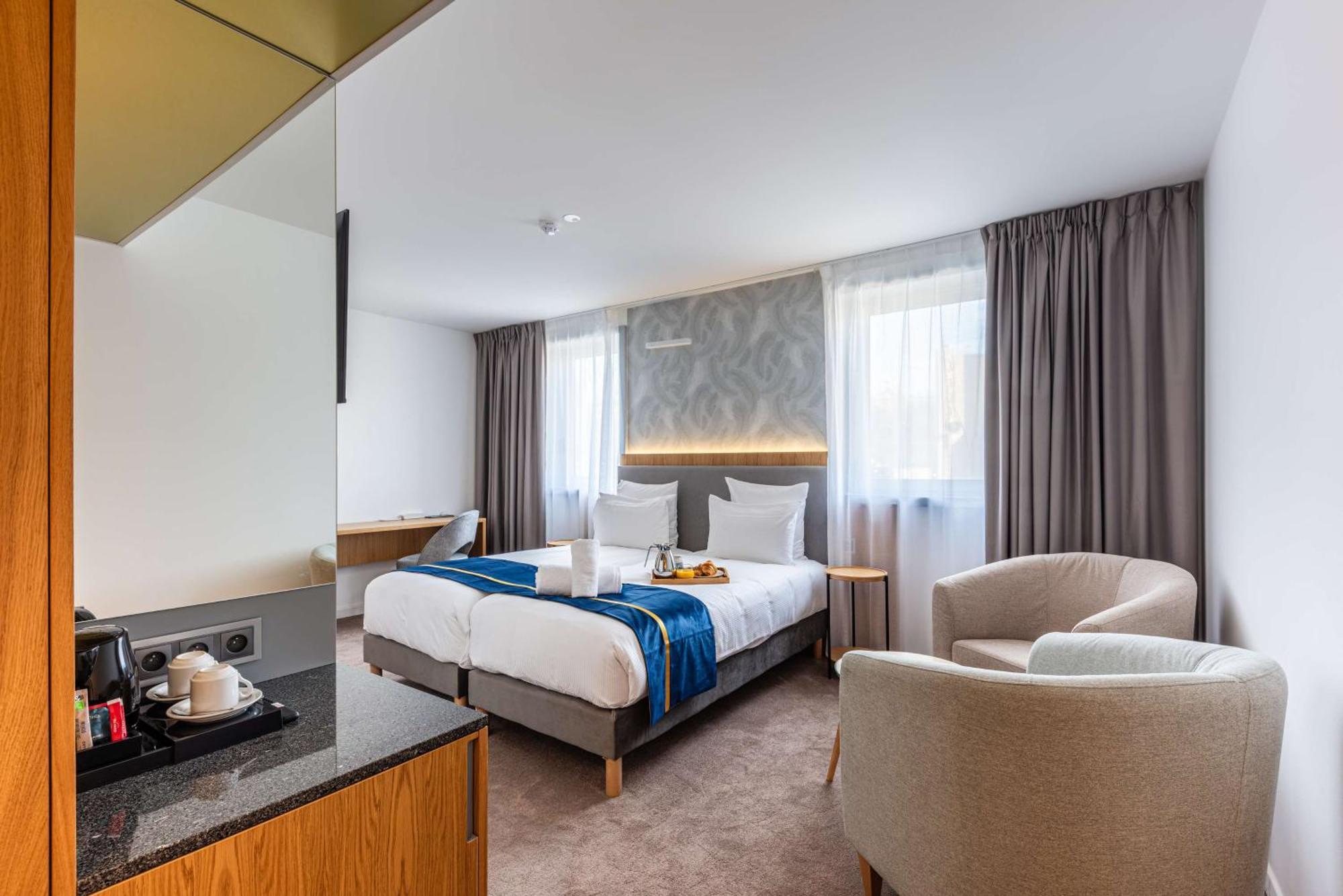 Brit Hotel Privilege Paris ロニー＝スー＝ボワ エクステリア 写真